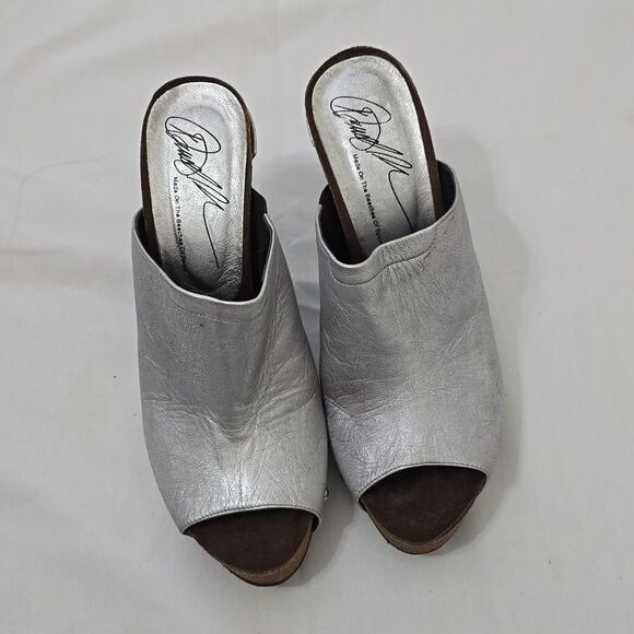 DONALD J PLINER METALLIC STUDDED PEEP TOE HEELED SHOES SIZE 8 - Picture 3 of 9